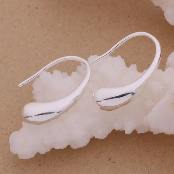 Jewelry - 🆕 925 stamped silver earrings